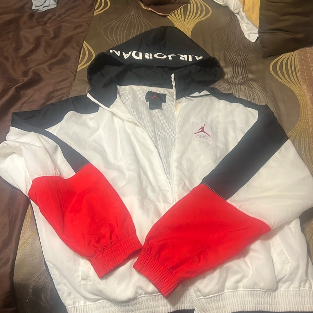 Air Jordan rain and windbreaker. Size medium.